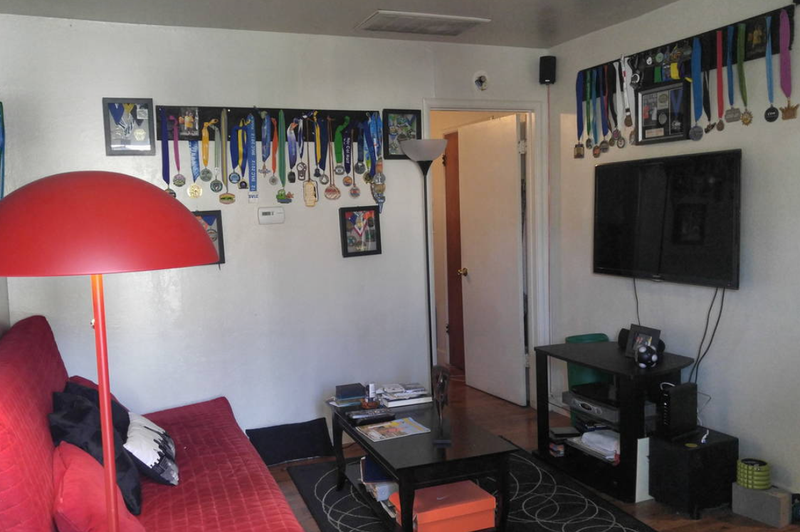 Illustration for article titled The 11 Shittiest Airbnbs Still Available for the Super Bowl